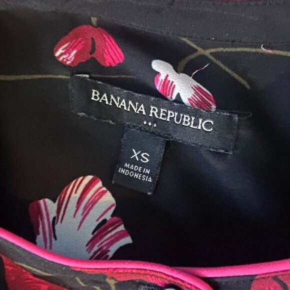 BANANA REPUBLIC (Size XS) Pink Floral Half-Bottom Black Blouse - Picture 7 of 8